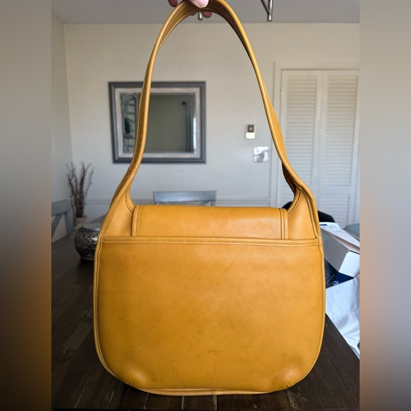 Vintage Coach Ergo Flap Bag 9029 in Yellow - Picture 2 of 8